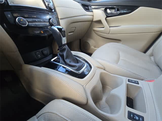 Thumbnail: 2017 Nissan Rogue - 32