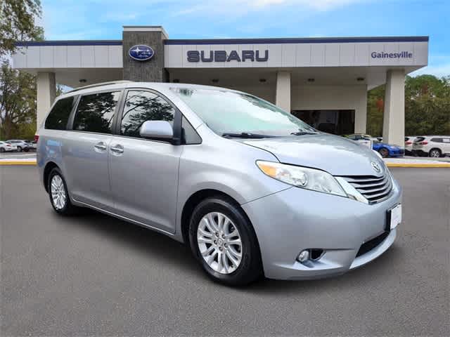 Thumbnail: 2017 Toyota Sienna - 8
