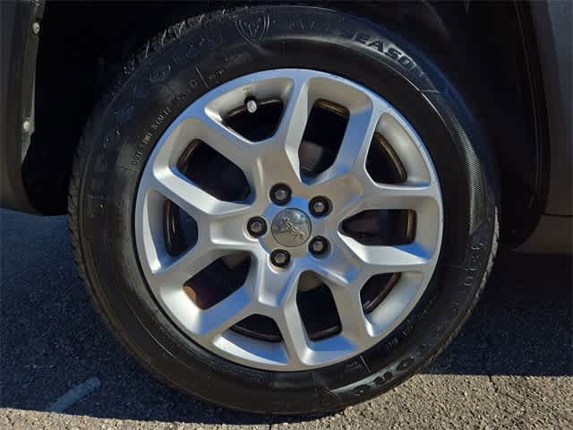 Thumbnail: 2016 Jeep Renegade - 13