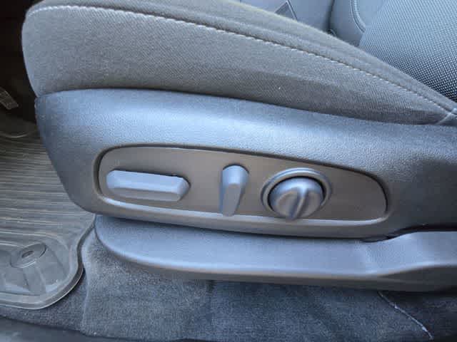 Thumbnail: 2023 Chevrolet Traverse - 16