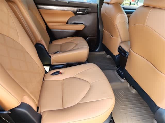 Thumbnail: 2021 Toyota Highlander - 18