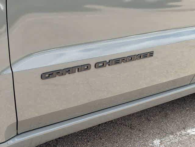 Thumbnail: 2021 Jeep Grand Cherokee - 12