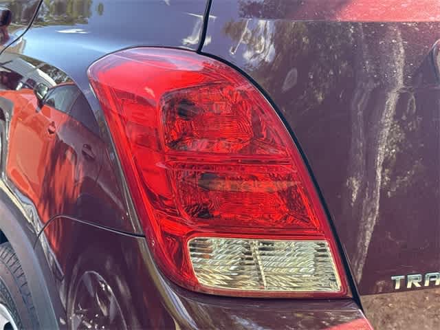 Thumbnail: 2017 Chevrolet Trax - 9