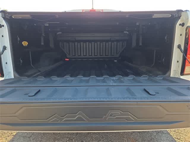 Thumbnail: 2023 Chevrolet Colorado - 33