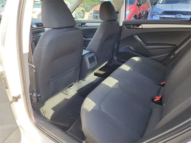 Thumbnail: 2013 Volkswagen Passat - 16