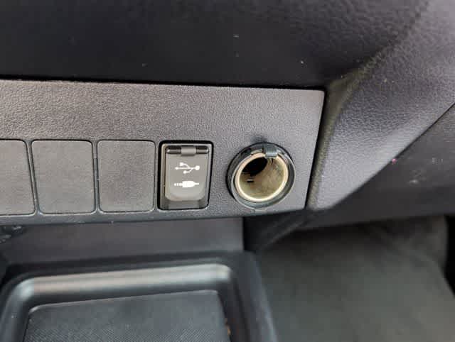 Thumbnail: 2013 Toyota RAV4 - 25