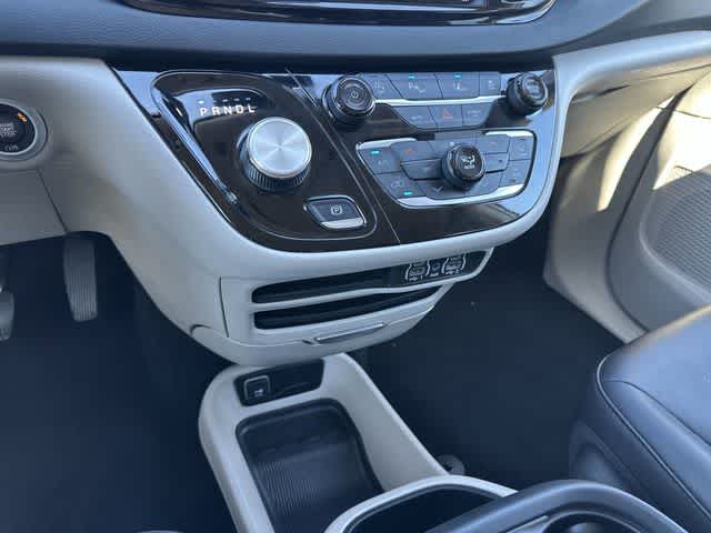 Thumbnail: 2024 Chrysler Pacifica - 25