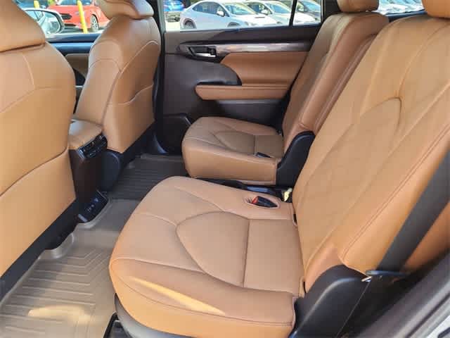 Thumbnail: 2021 Toyota Highlander - 17