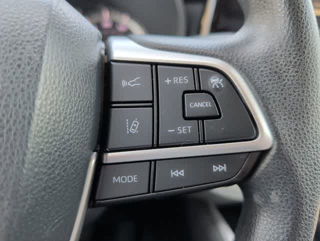 Thumbnail: 2023 Toyota Highlander - 21