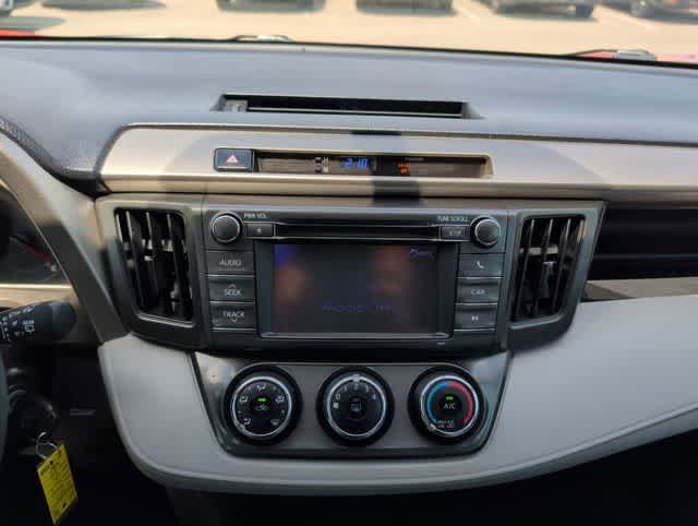 Thumbnail: 2013 Toyota RAV4 - 23