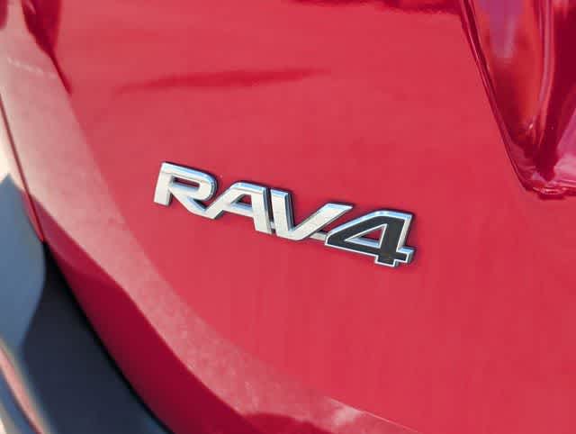 Thumbnail: 2013 Toyota RAV4 - 11