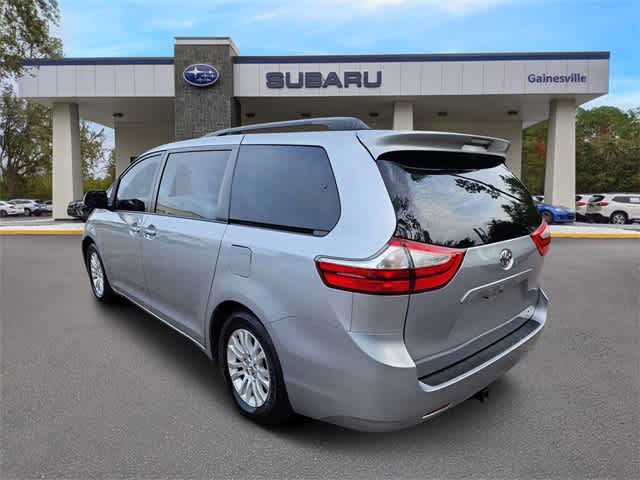 Thumbnail: 2017 Toyota Sienna - 4