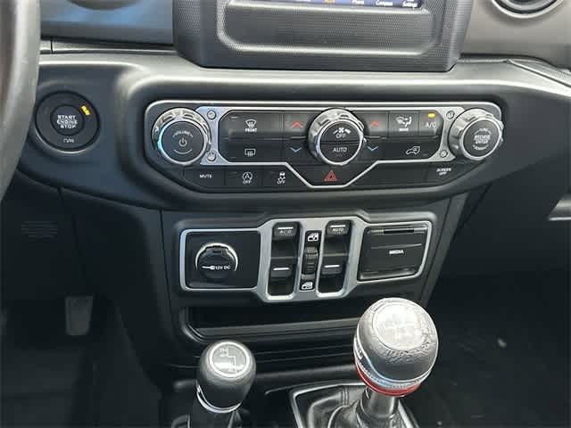 Thumbnail: 2018 Jeep Wrangler - 23