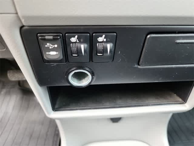 Thumbnail: 2017 Toyota Sienna - 27