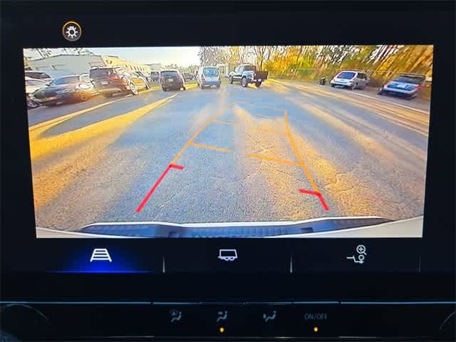 Thumbnail: 2023 Chevrolet Colorado - 28