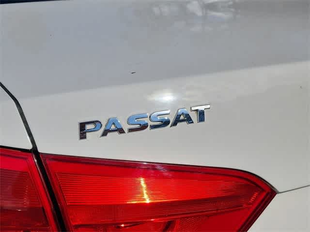 Thumbnail: 2013 Volkswagen Passat - 11