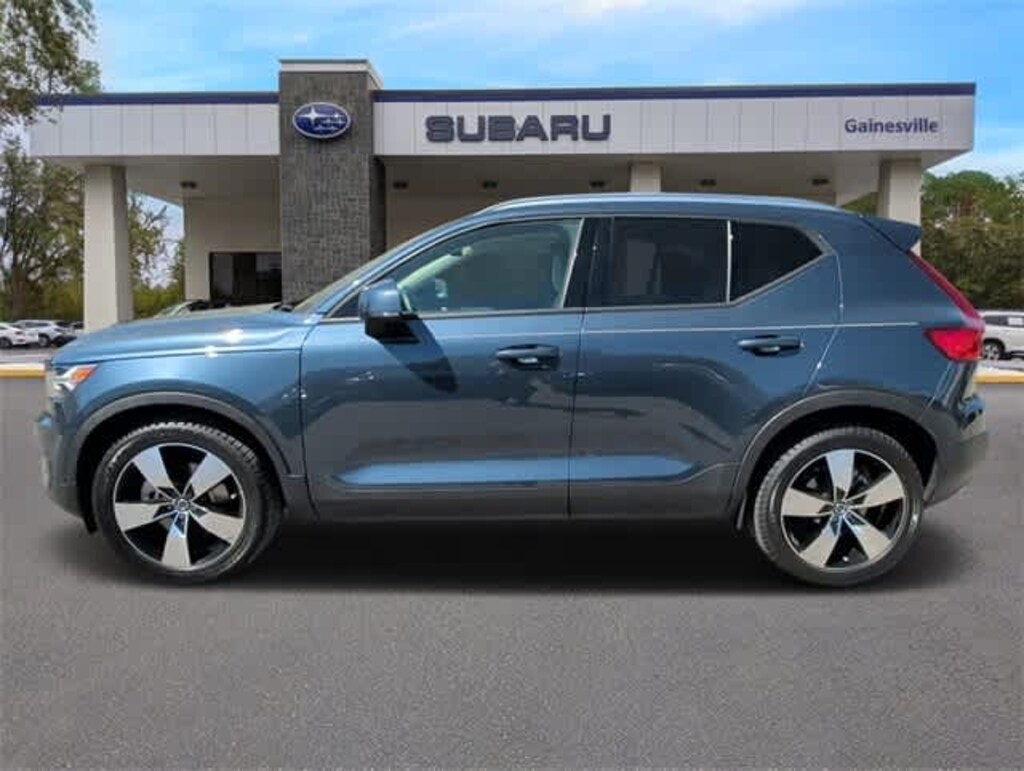 Used 2021 Volvo XC40 Momentum SUV