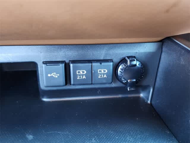 Thumbnail: 2021 Toyota Highlander - 27