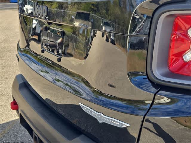 Thumbnail: 2017 Jeep Renegade - 12