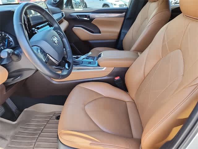 Thumbnail: 2021 Toyota Highlander - 13