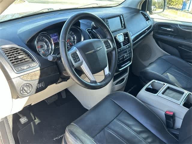 Thumbnail: 2013 Chrysler Town & Country - 2