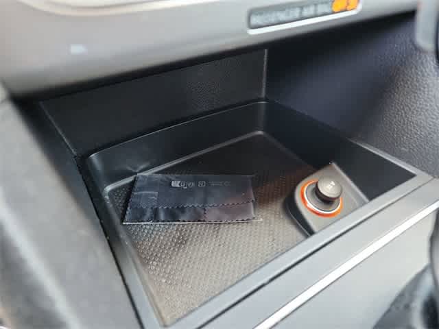 Thumbnail: 2013 Volkswagen Passat - 25