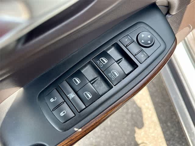 Thumbnail: 2014 Jeep Cherokee - 15