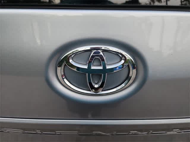 Thumbnail: 2017 Toyota Sienna - 10