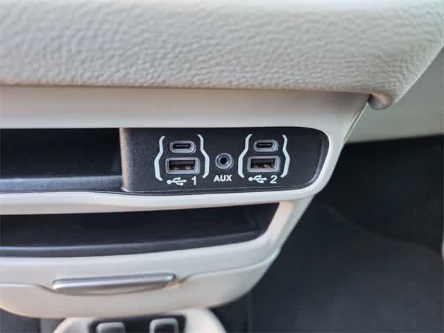 Thumbnail: 2021 Chrysler Pacifica - 26