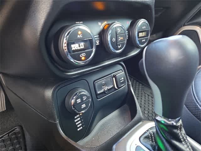 Thumbnail: 2017 Jeep Renegade - 30