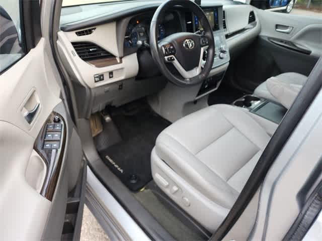 Thumbnail: 2017 Toyota Sienna - 2