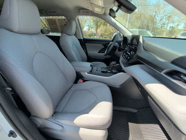 Thumbnail: 2023 Toyota Highlander - 18