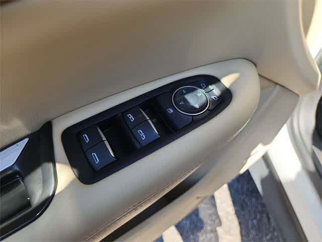 Thumbnail: 2017 Cadillac XT5 - 15