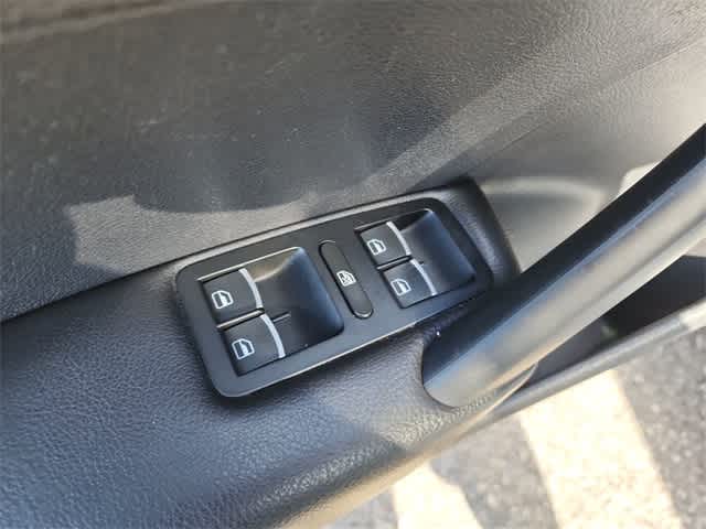 Thumbnail: 2013 Volkswagen Passat - 15