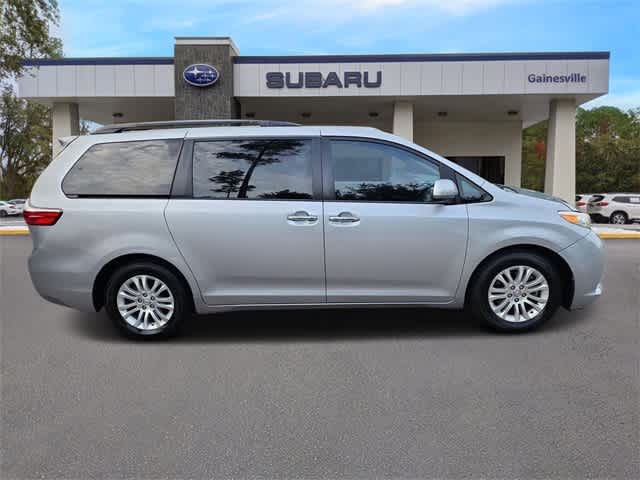 Thumbnail: 2017 Toyota Sienna - 7