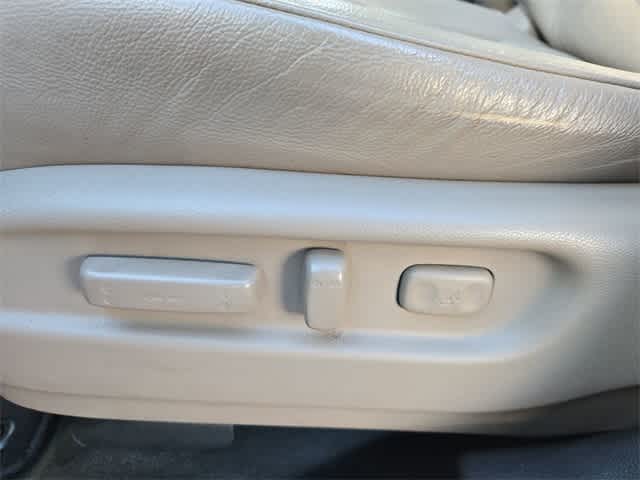 Thumbnail: 2017 Honda Pilot - 16