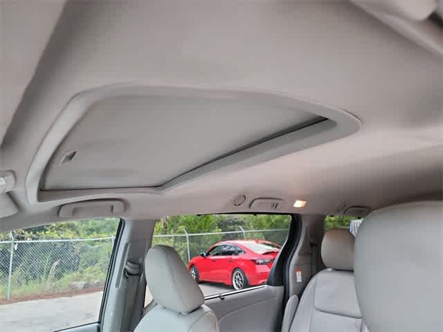 Thumbnail: 2017 Toyota Sienna - 17