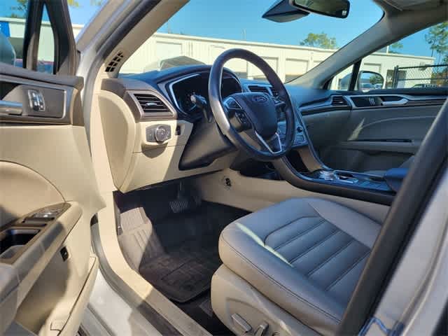 2019 Ford Fusion Hybrid SEL photo 2