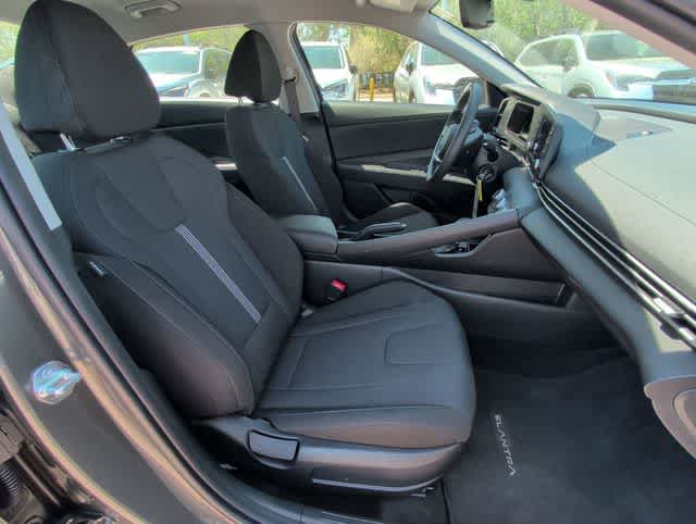 Thumbnail: 2025 Hyundai Elantra - 17