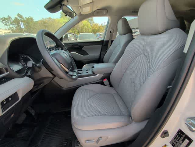 Thumbnail: 2023 Toyota Highlander - 13