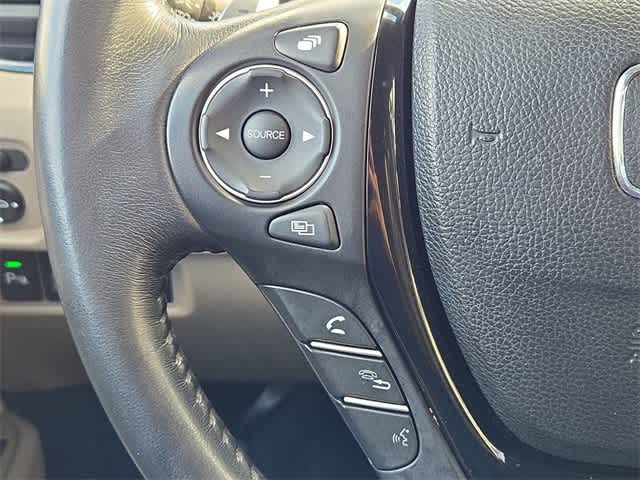 Thumbnail: 2017 Honda Pilot - 23