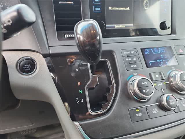 Thumbnail: 2017 Toyota Sienna - 28
