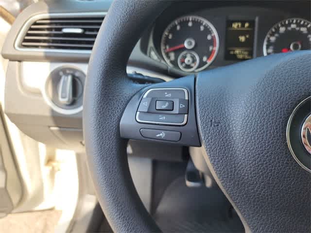 Thumbnail: 2013 Volkswagen Passat - 21