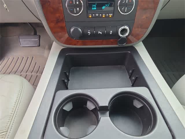 Thumbnail: 2013 Chevrolet Avalanche 1500 - 30