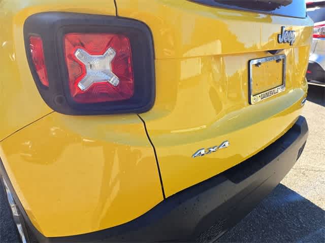 Thumbnail: 2016 Jeep Renegade - 11