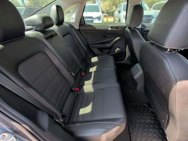 Thumbnail: 2023 Volkswagen Jetta - 18