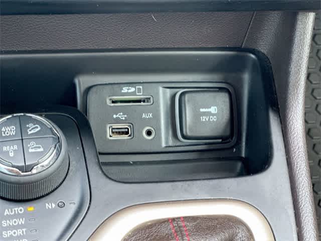 Thumbnail: 2014 Jeep Cherokee - 25