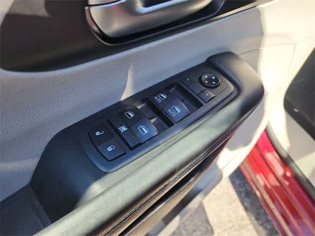 Thumbnail: 2021 Chrysler Pacifica - 15