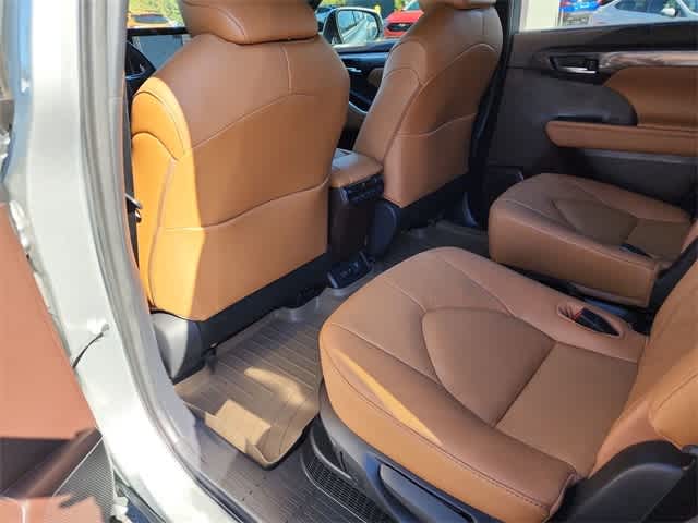 Thumbnail: 2021 Toyota Highlander - 15