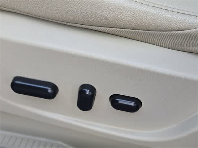 Thumbnail: 2016 Ford Escape - 16